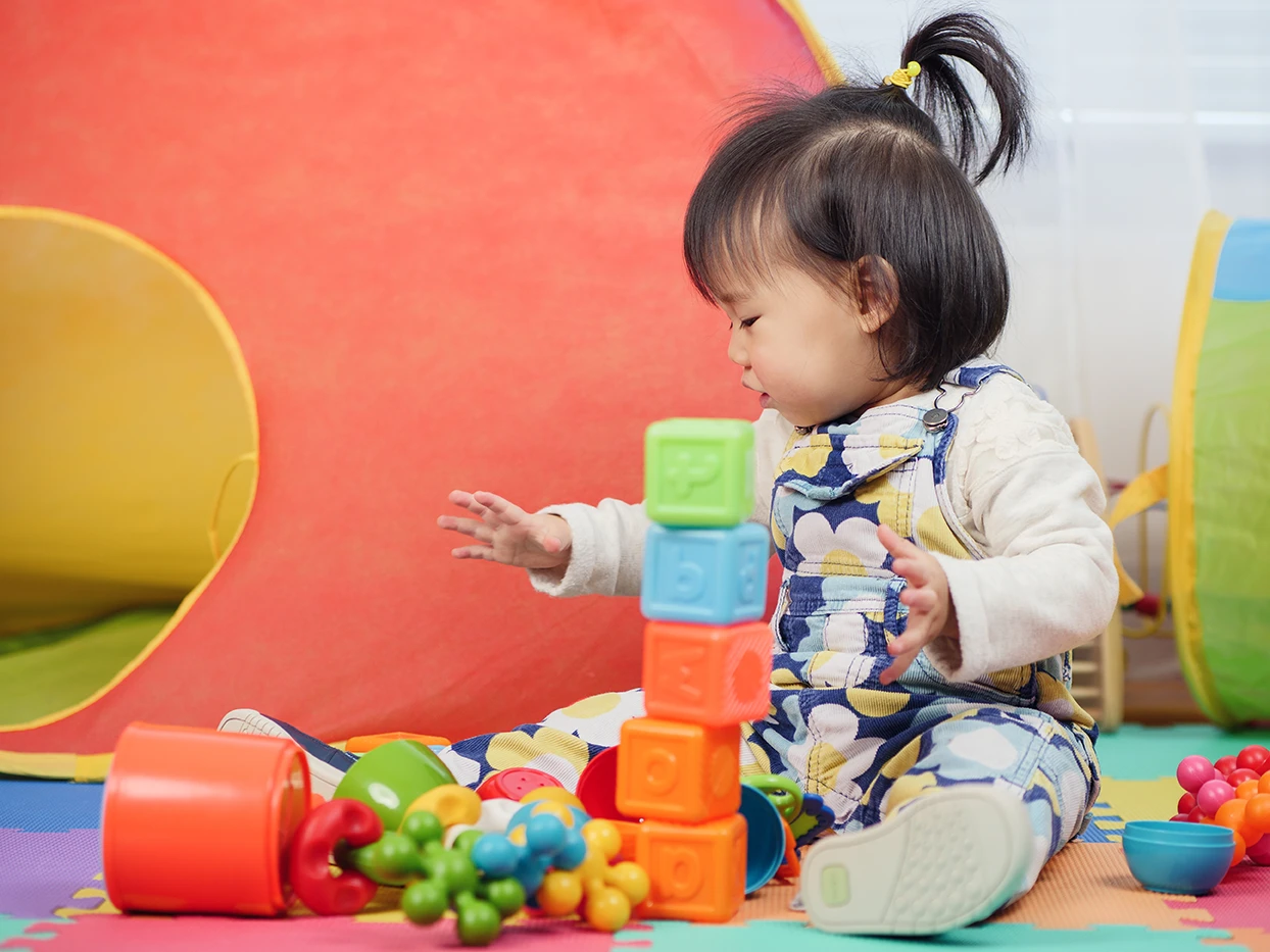 little baby girl playing iwht blocks
